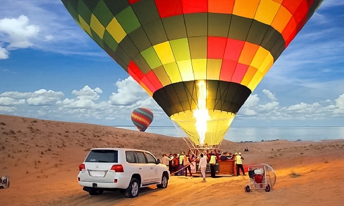 Hot air balloon by desertfun.ae.jpg